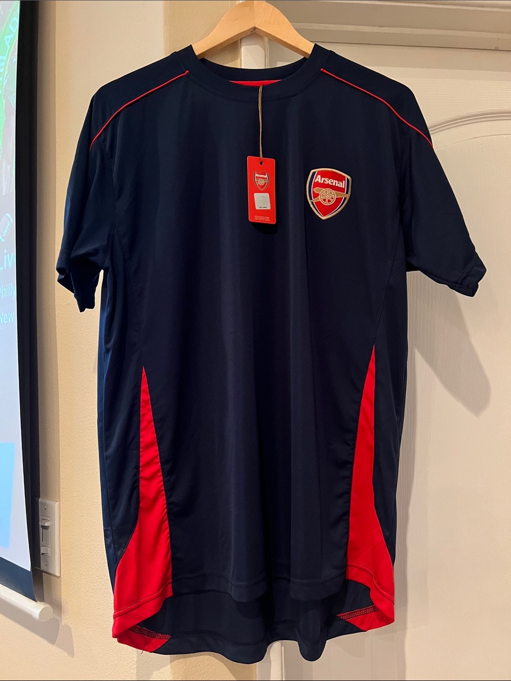 Arsenal Men's Navy and Red Short Sleeve Shirt Large NWT